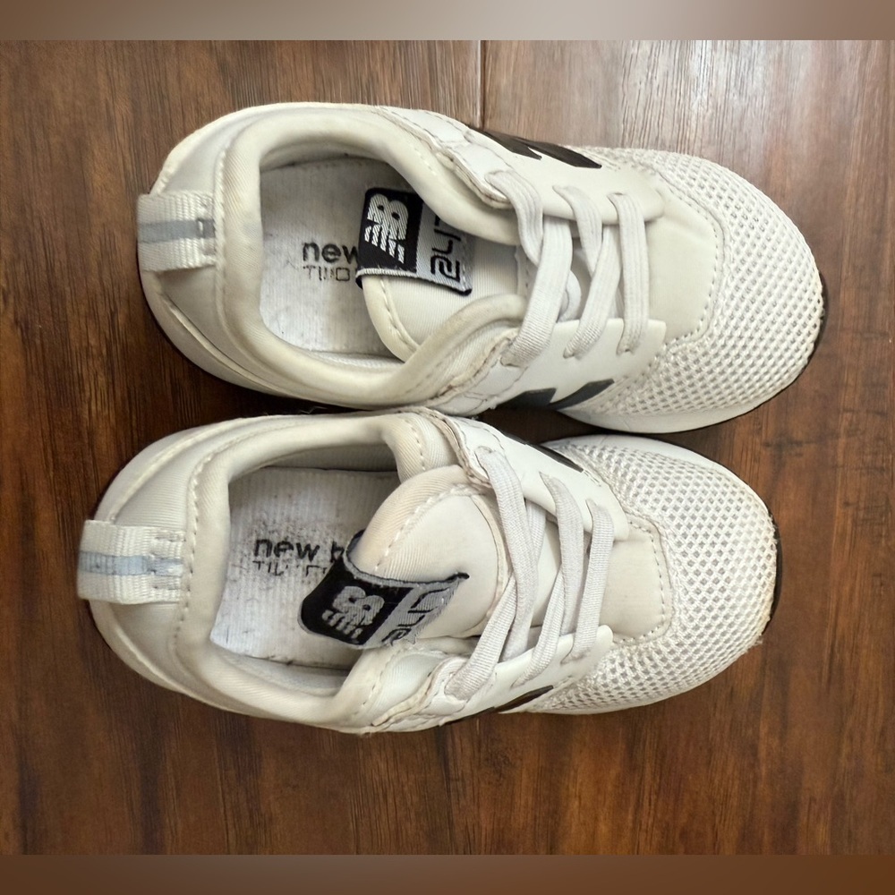 New Balance Kids 247 ' White and Black Sneakers-Size 7 - Picture 11 of 13